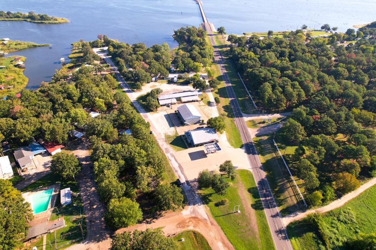 Axtons Bass City Lake Front Resort Emory Eksteriør billede