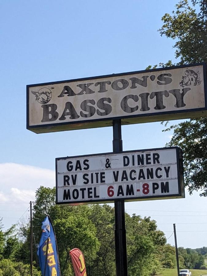 Axtons Bass City Lake Front Resort Emory Eksteriør billede